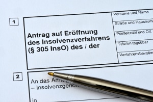 Die Privatinsolvenz wird auf Antrag eröffnet, nicht von Amts wegen.