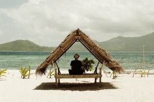 Geht ein Reiseunternehmen pleite, fürchten Reisende nicht selten, dass sie am Urlaubsort stranden.