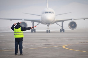 Rückflug auf eigne Faust: Bei einer Flugverspätung können Reisende noch andere Ansprüche geltend machen.