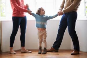 Bei einer Scheidung kommt es oft zum Streit um das Sorgerecht vom gemeinsamen Kind