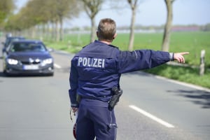 Zu den Standardmaßnahmen im Polizeirecht gehört die Verkehrskontrolle.