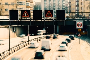 Wie verhalten Sie sich am besten bei Stau im Tunnel?