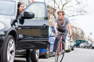 Im Straßenverkehr spielt das Schadensersatzrecht eine große Rolle, wenn es zu einem Unfall kommt.