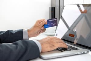 Der Anbieter verstoß in seinen AGB gegen das Gebot von Treu und Glauben, wodurch die Netflix-Preiserhöhung unwirksam ist.