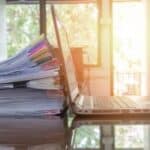 Die Sonne sinkt, der Haufen arbeit wächst - der Überblick ist schnell verloren. Wir erklären, wie Sie Überstunden berechnen.