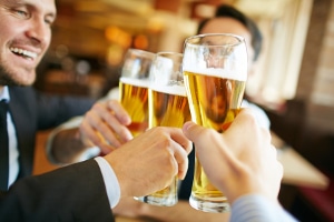 Laut BGH-Urteil darf in Bierwerbung der Begriff „bekömmlich