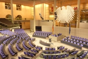 Der Verfassungsschutz unterliegt diversen Kontrollmechanismen, z.B. durch das Parlament. 