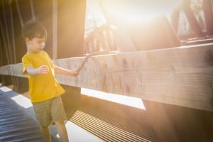 Voraussetzungen für Steuerklasse II: Der Alleinerziehende muss ein Kind haben, für welches er auch das Kindergeld erhält.