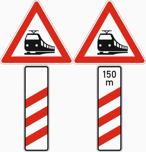 Das VZ 150 mit dreistufiger Bake steht meist 240 m vor dem Bahnübergang.