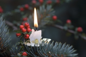 Fängt der Weihnachtsbaum Feuer, kann es Probleme mit der Versicherung geben.