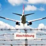 Das Verwaltungsgericht Berlin hat die Zurückweisung drei Asylsuchender für rechtswidrig erklärt.