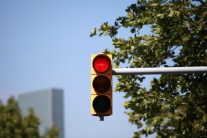 An der Ampel zweimal geblitzt: Auf die Probezeit wirken sich auch Rotlichtverstöße aus.